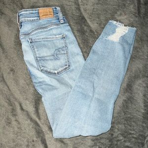 American Eagle Girls Light Wash Frayed Skinny Jeans: Size 0, Short